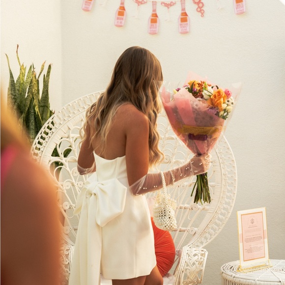 Sheer gloves, bedazzled - Picture 4 of 4